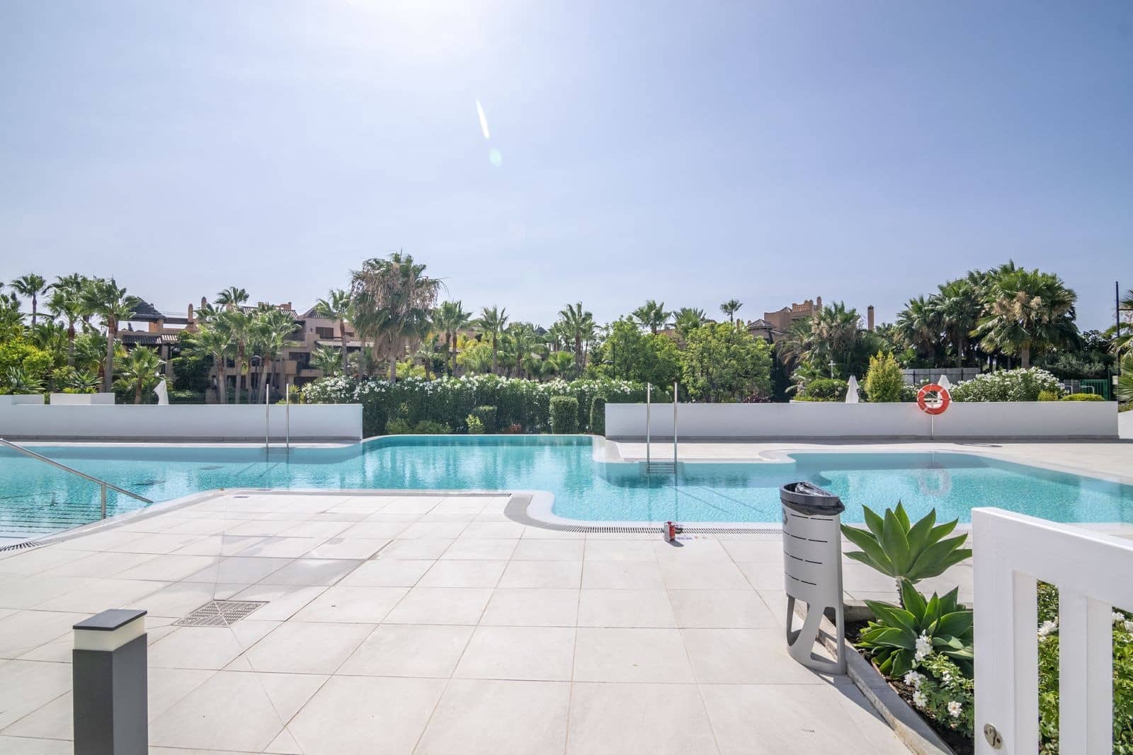 3 quarto Apartamento para venda em Estepona com piscina garagem - 750 000 € (Ref: 8113986)