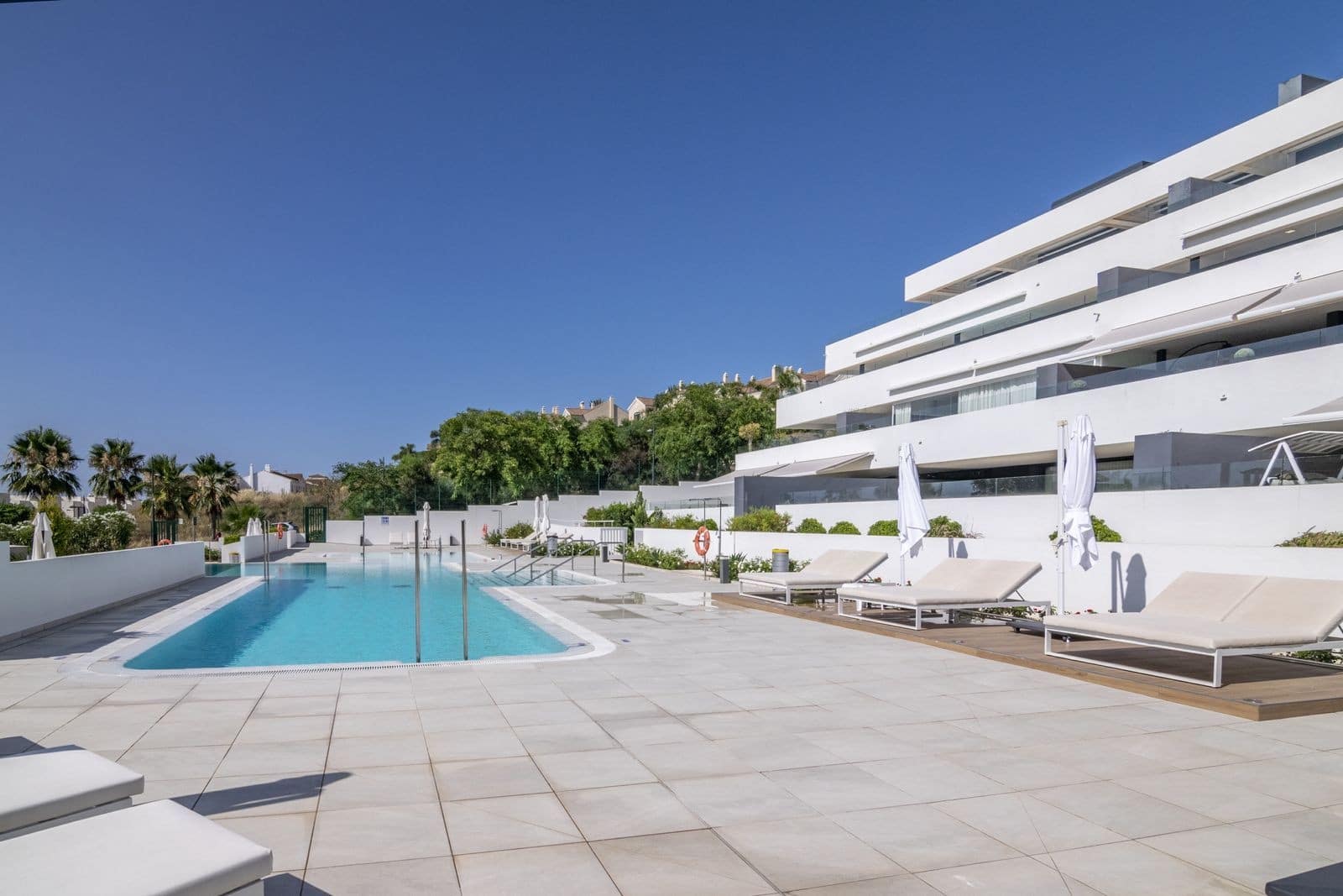 3 quarto Apartamento para venda em Estepona com piscina garagem - 750 000 € (Ref: 8113986)