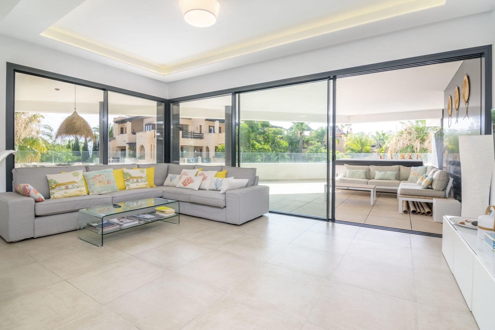 3 quarto Apartamento para venda em Estepona com piscina garagem - 750 000 € (Ref: 8113986)