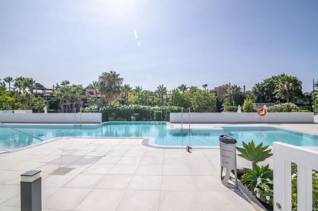 3 chambre Appartement à vendre à Estepona avec piscine garage - 750 000 € (Ref: 8113986)