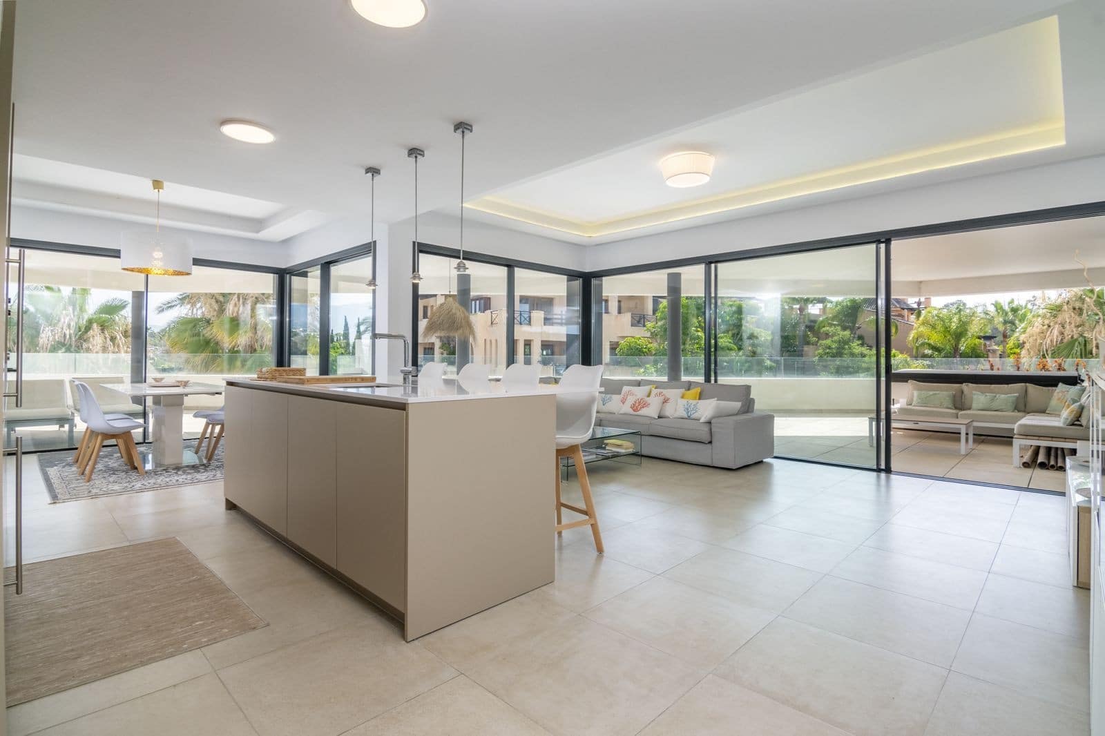 3 quarto Apartamento para venda em Estepona com piscina garagem - 750 000 € (Ref: 8113986)