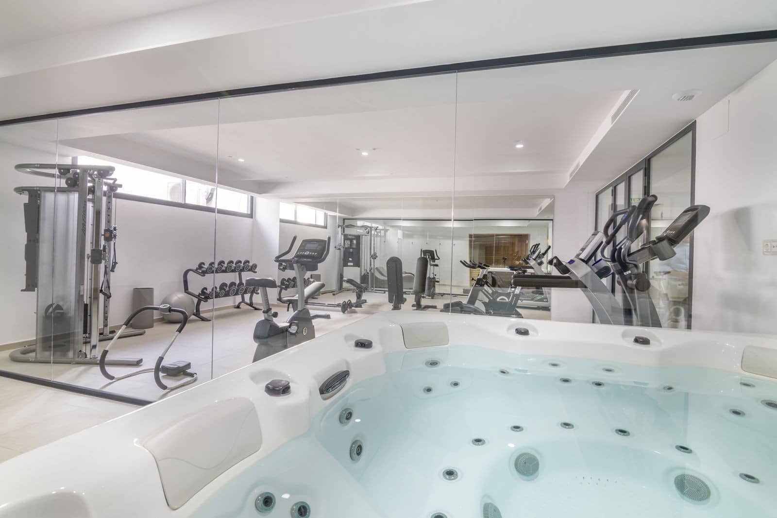 3 quarto Apartamento para venda em Estepona com piscina garagem - 750 000 € (Ref: 8113986)