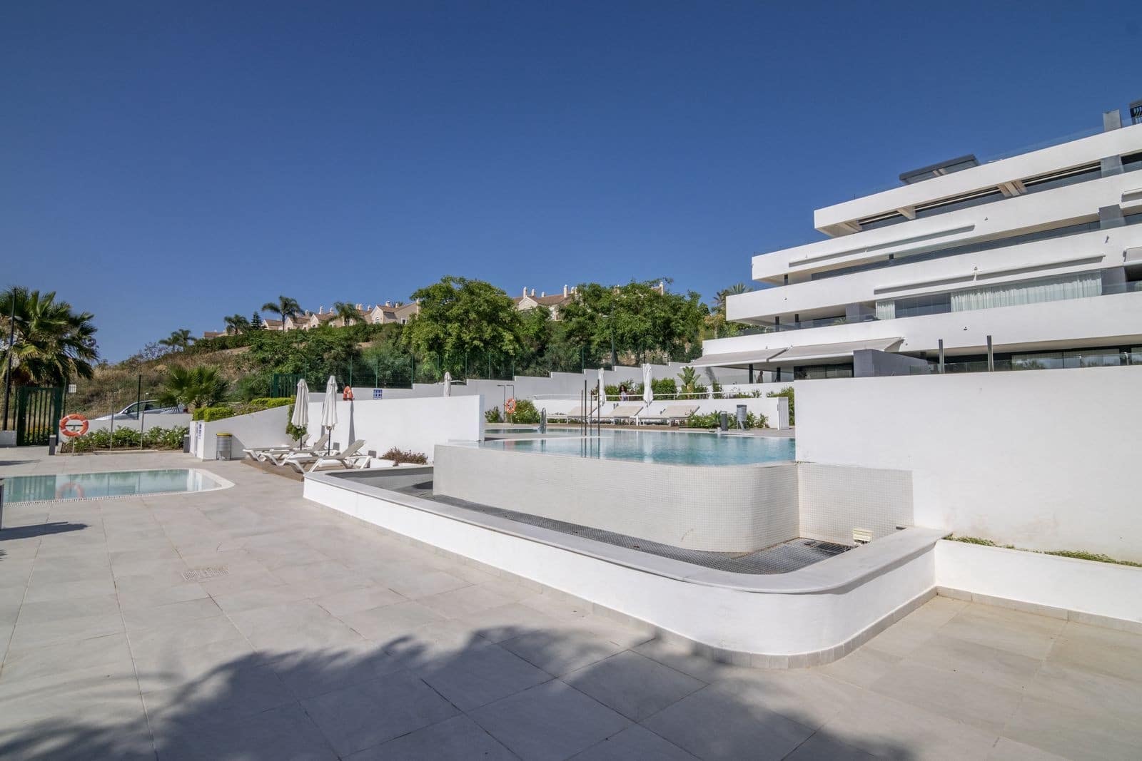 3 quarto Apartamento para venda em Estepona com piscina garagem - 750 000 € (Ref: 8113986)