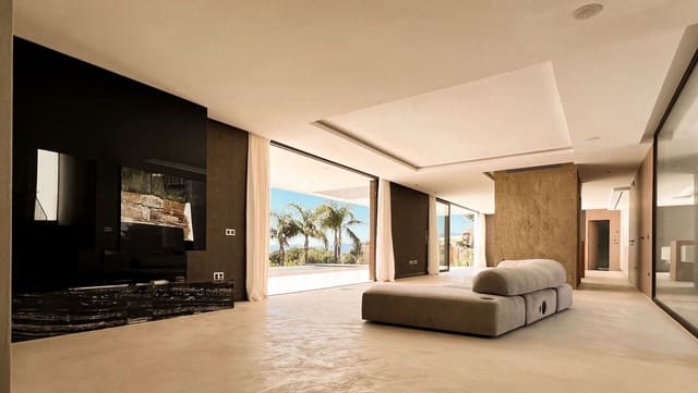 3 bedroom Villa for sale in Benalmádena with pool garage - € 2,100,000 (Ref: 8113987)