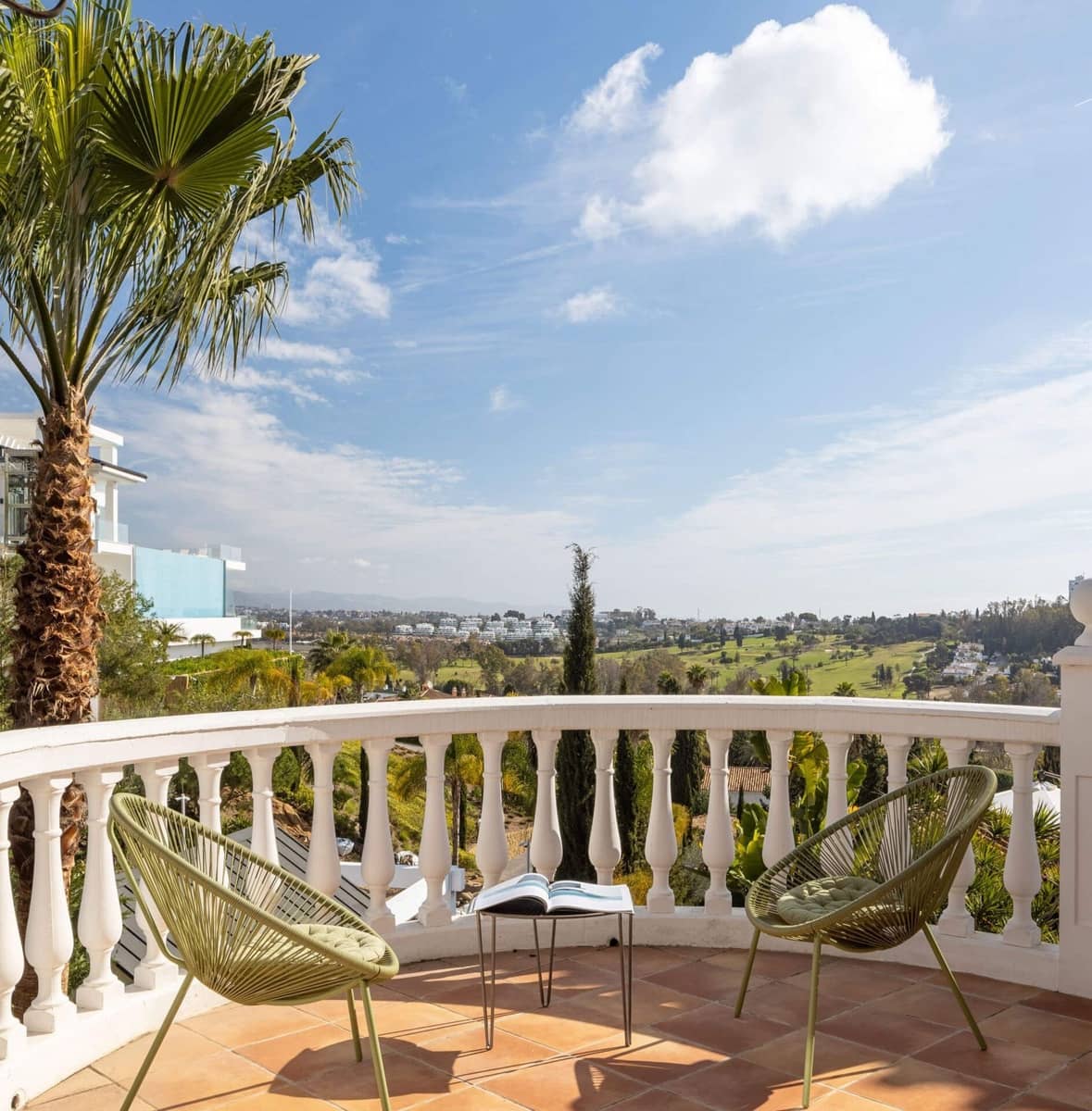 6 bedroom Villa for sale in Benahavis with pool garage - € 1,700,000 (Ref: 8113989)