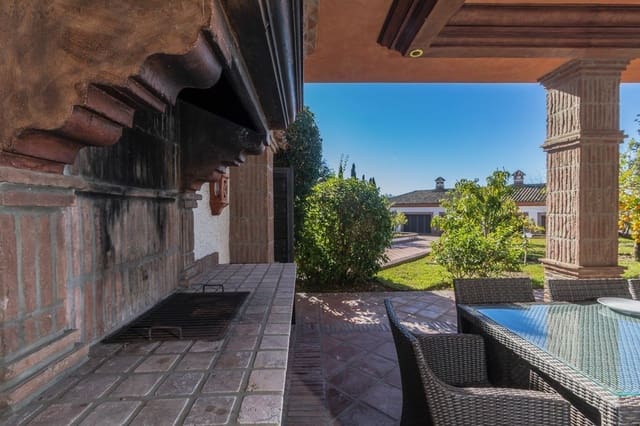 4 makuuhuone Huvila myytävänä paikassa Marbella mukana uima-altaan 
autotalli - 2 800 000 € (Ref: 8145076)