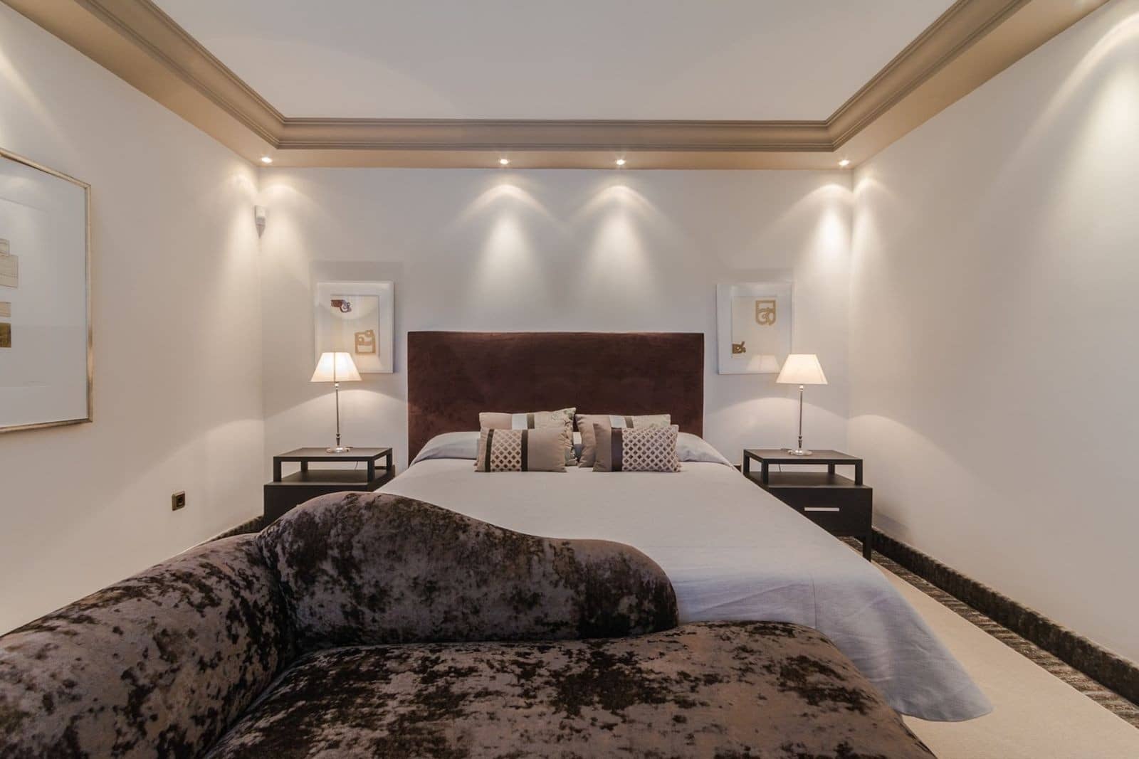 4 bedroom Villa for sale in Marbella with pool garage - € 2,800,000 (Ref: 8145076)