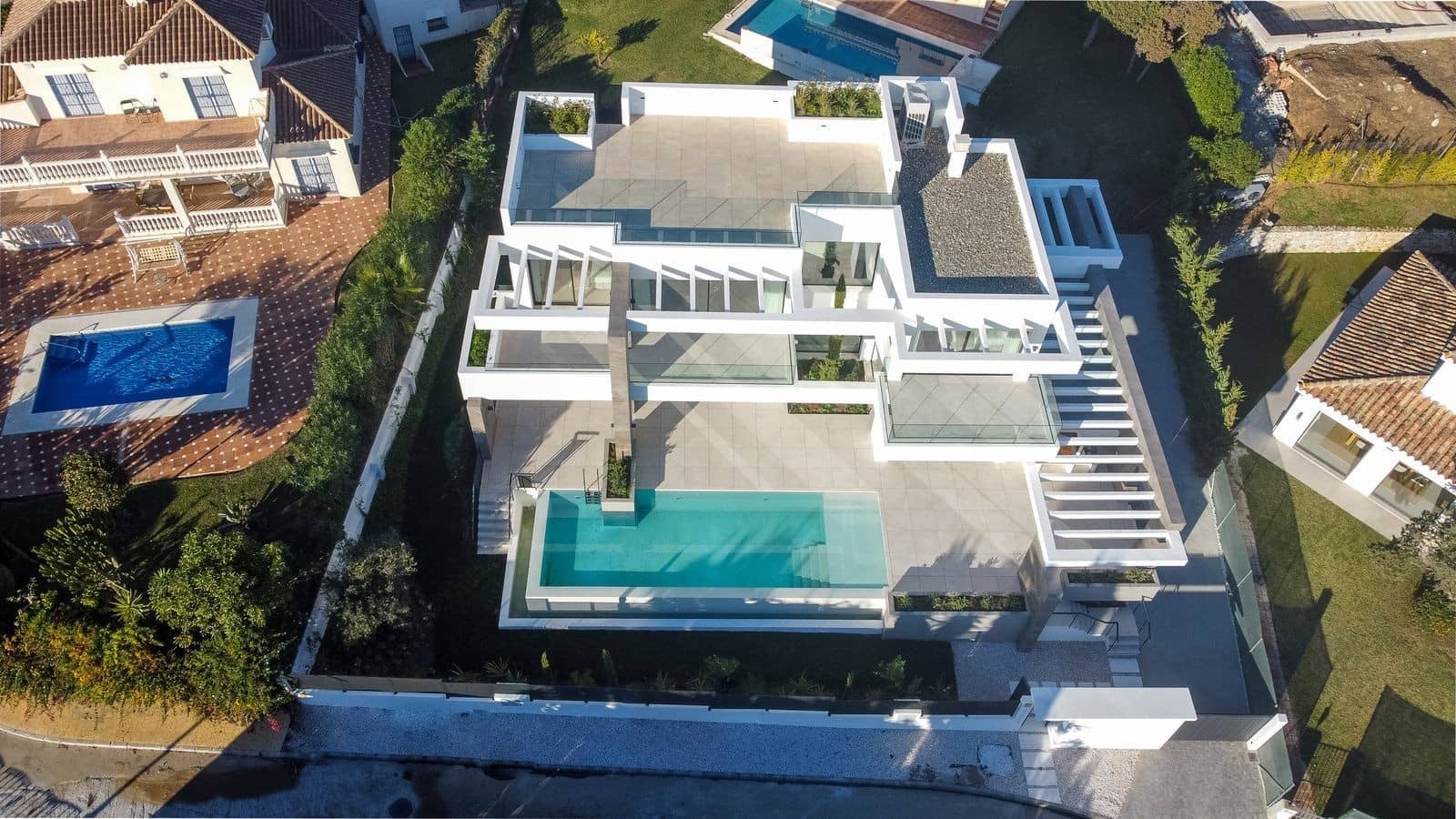5 bedroom Villa for sale in Marbella with pool garage - € 3,350,000 (Ref: 8145078)