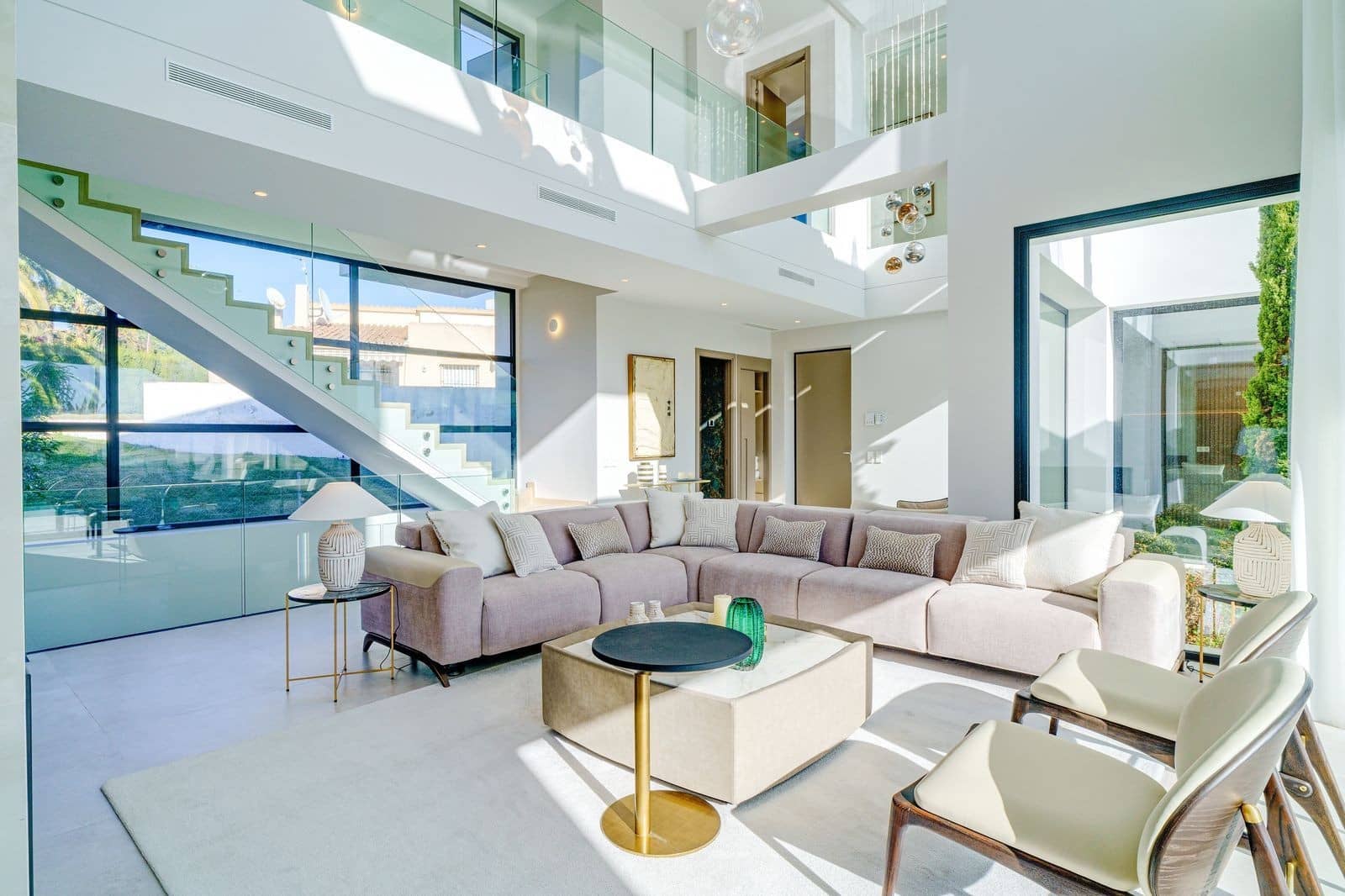 5 bedroom Villa for sale in Marbella with pool garage - € 3,350,000 (Ref: 8145078)