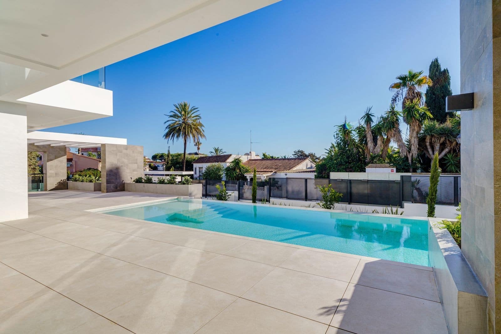 5 bedroom Villa for sale in Marbella with pool garage - € 3,350,000 (Ref: 8145078)