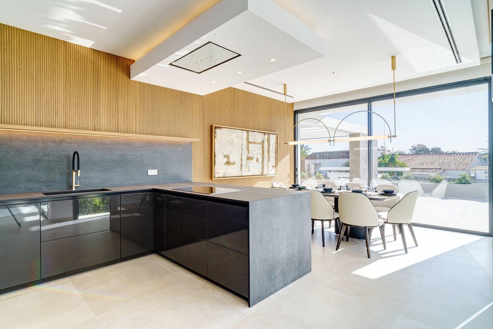 5 bedroom Villa for sale in Marbella with pool garage - € 3,350,000 (Ref: 8145078)