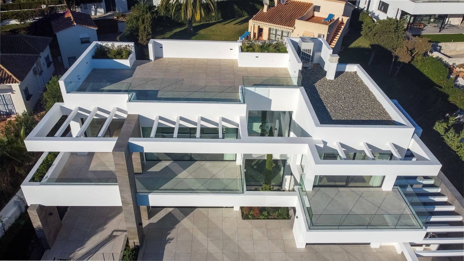 5 bedroom Villa for sale in Marbella with pool garage - € 3,350,000 (Ref: 8145078)
