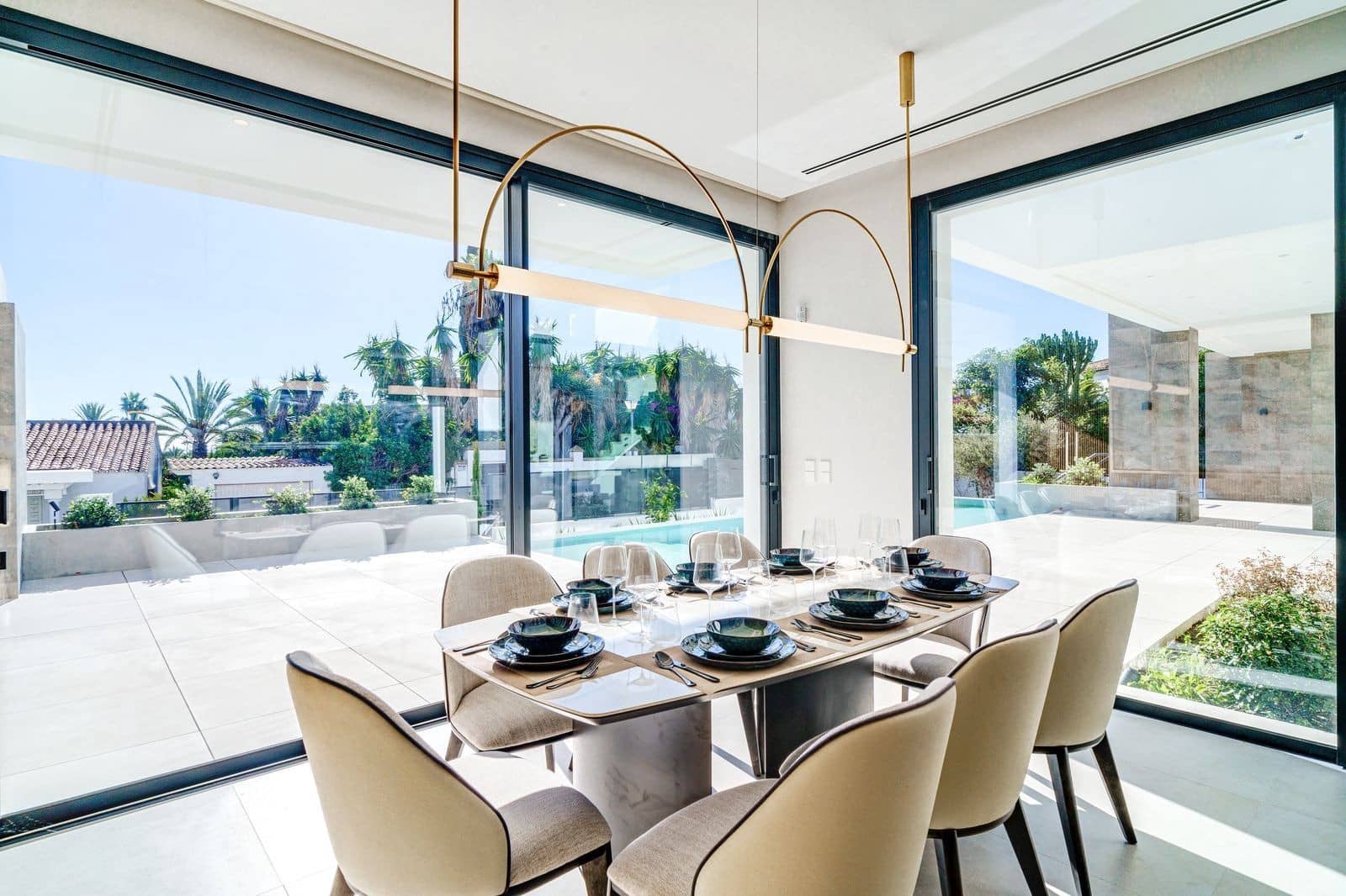 5 bedroom Villa for sale in Marbella with pool garage - € 3,350,000 (Ref: 8145078)