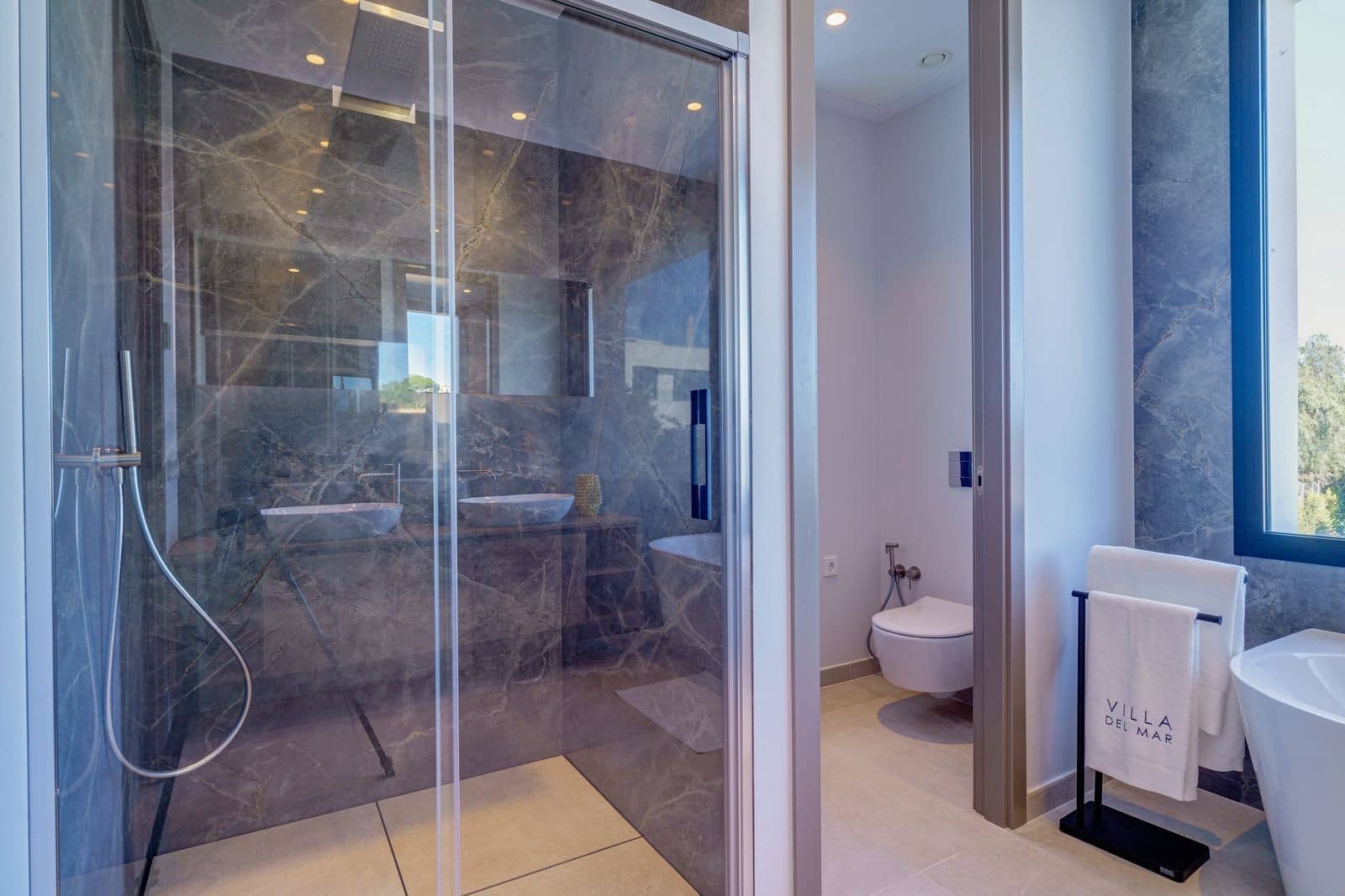 5 bedroom Villa for sale in Marbella with pool garage - € 3,350,000 (Ref: 8145078)