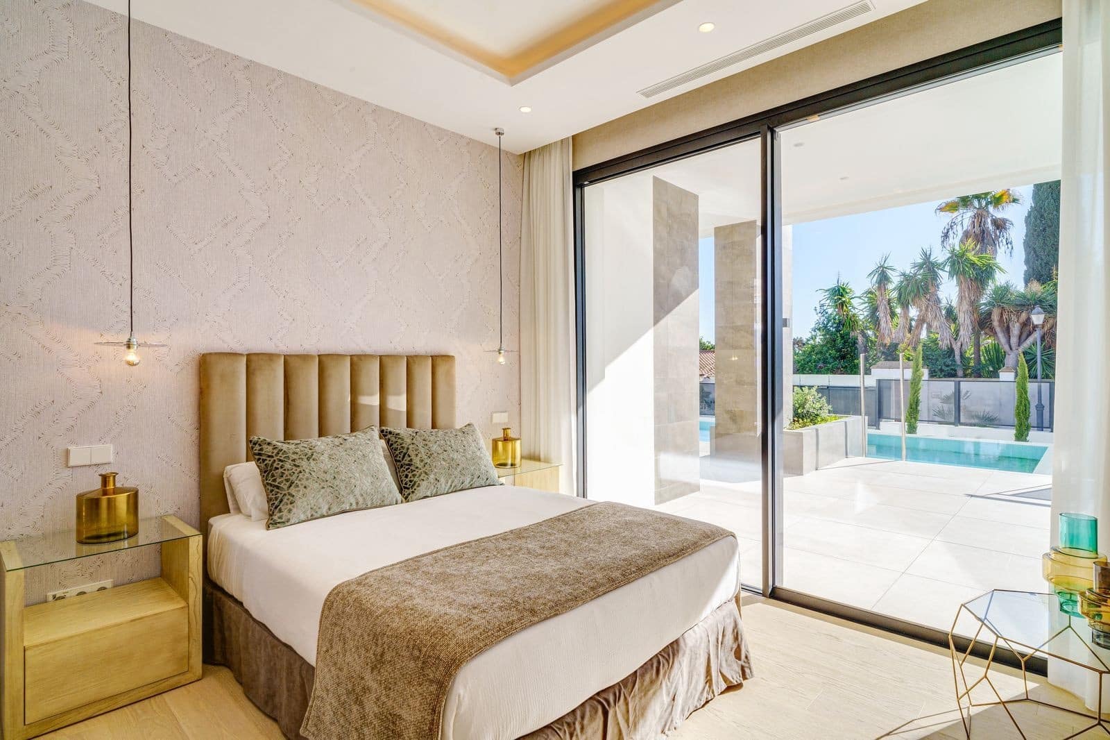 5 bedroom Villa for sale in Marbella with pool garage - € 3,350,000 (Ref: 8145078)