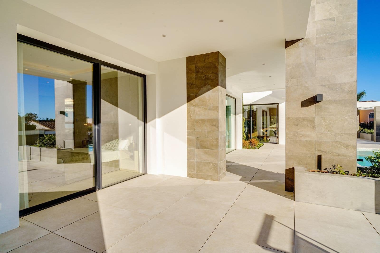 5 bedroom Villa for sale in Marbella with pool garage - € 3,350,000 (Ref: 8145078)