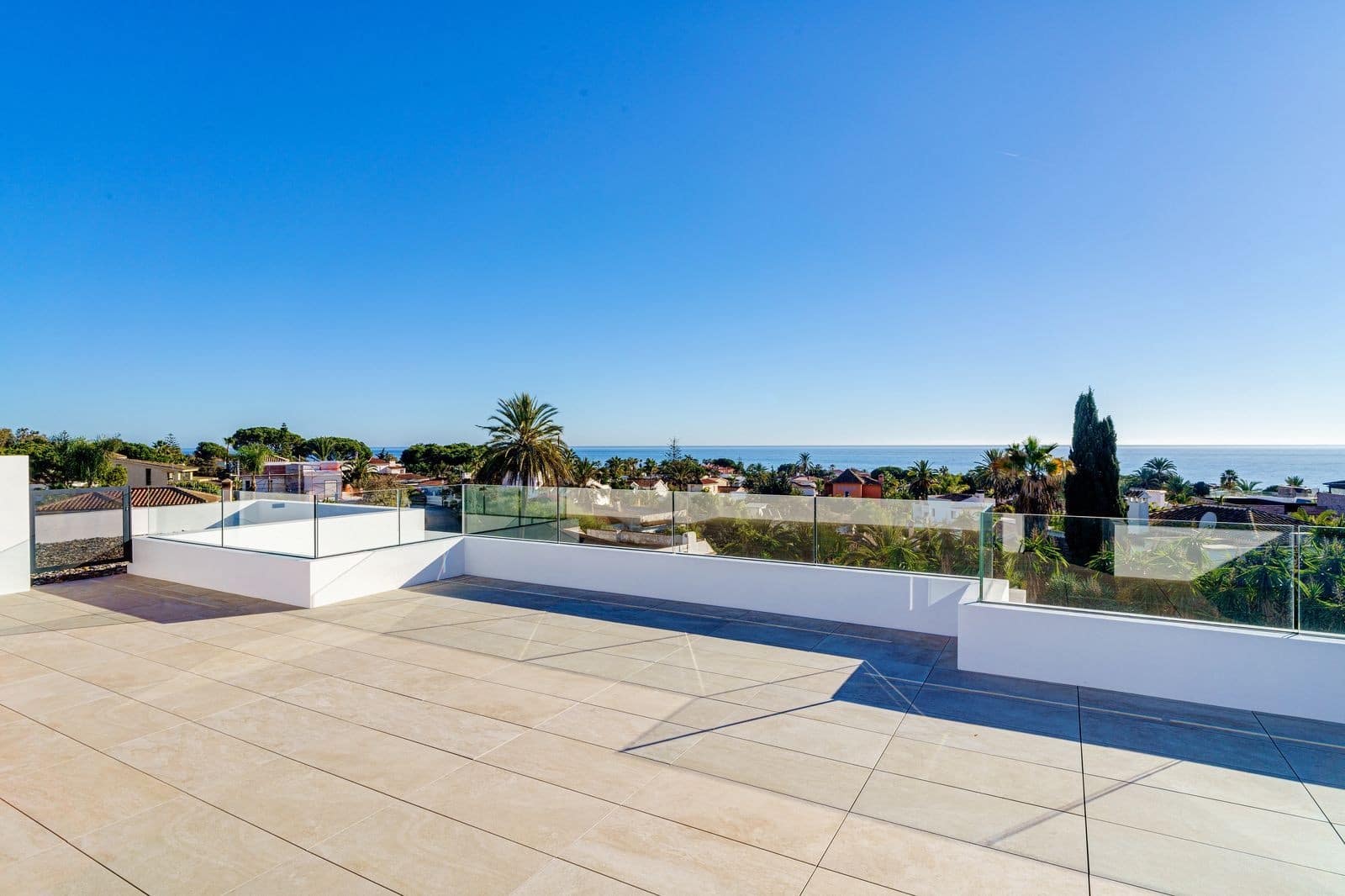 5 bedroom Villa for sale in Marbella with pool garage - € 3,350,000 (Ref: 8145078)