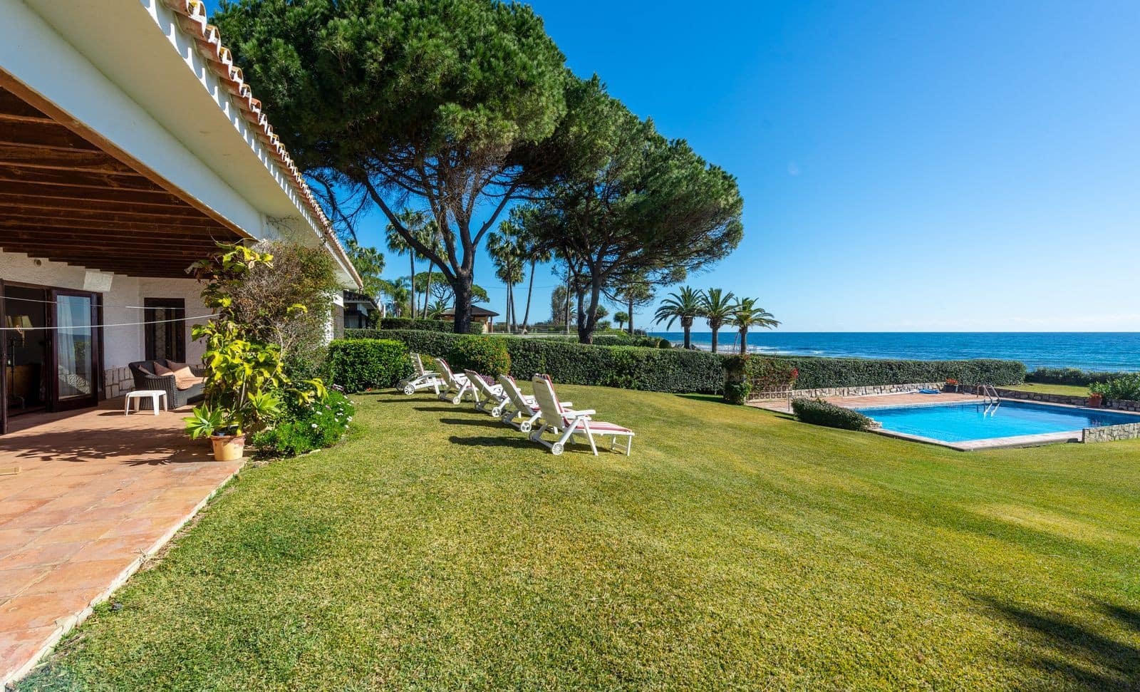 5 bedroom Villa for sale in Estepona with pool garage - € 3,500,000 (Ref: 8173989)