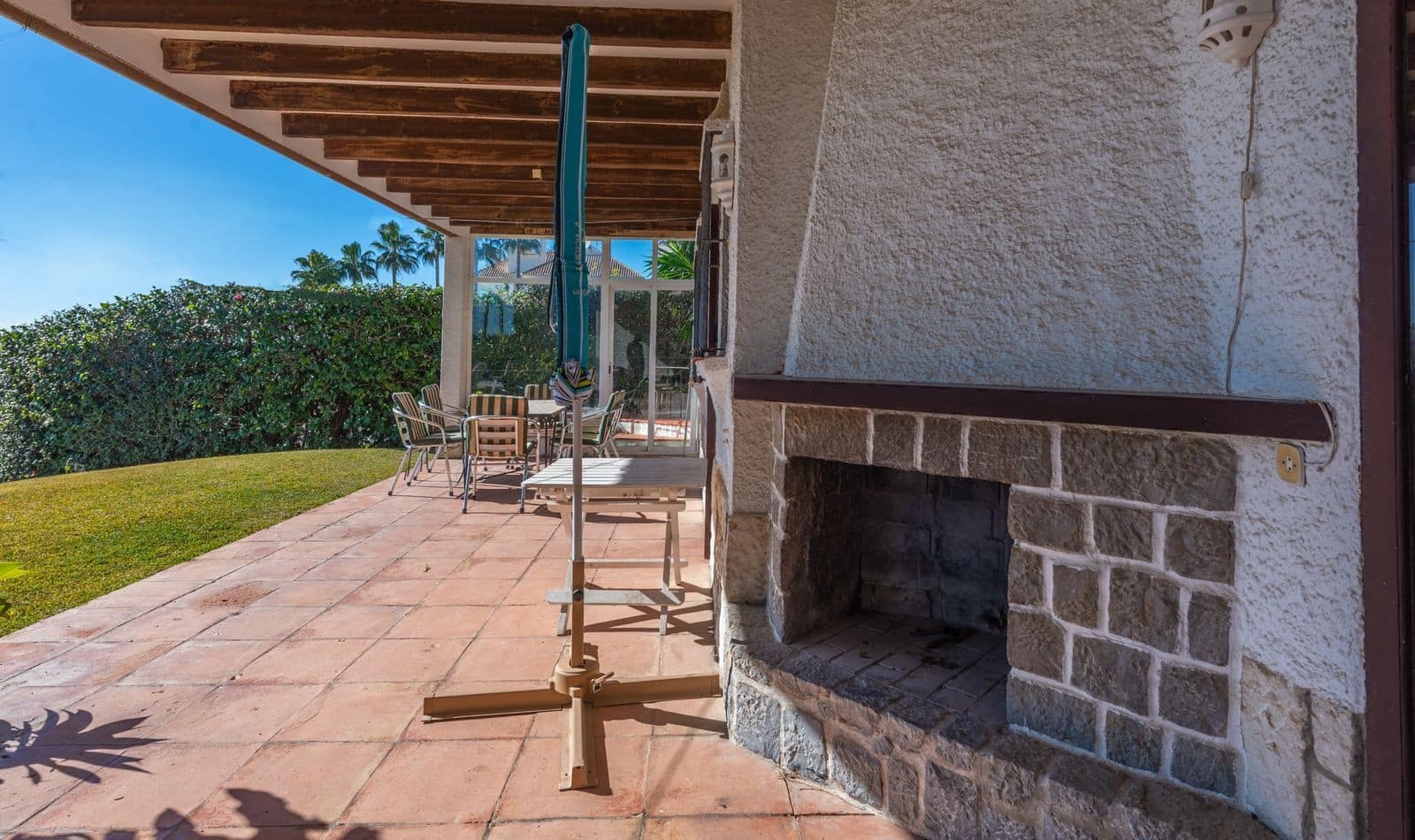 5 bedroom Villa for sale in Estepona with pool garage - € 3,500,000 (Ref: 8173989)