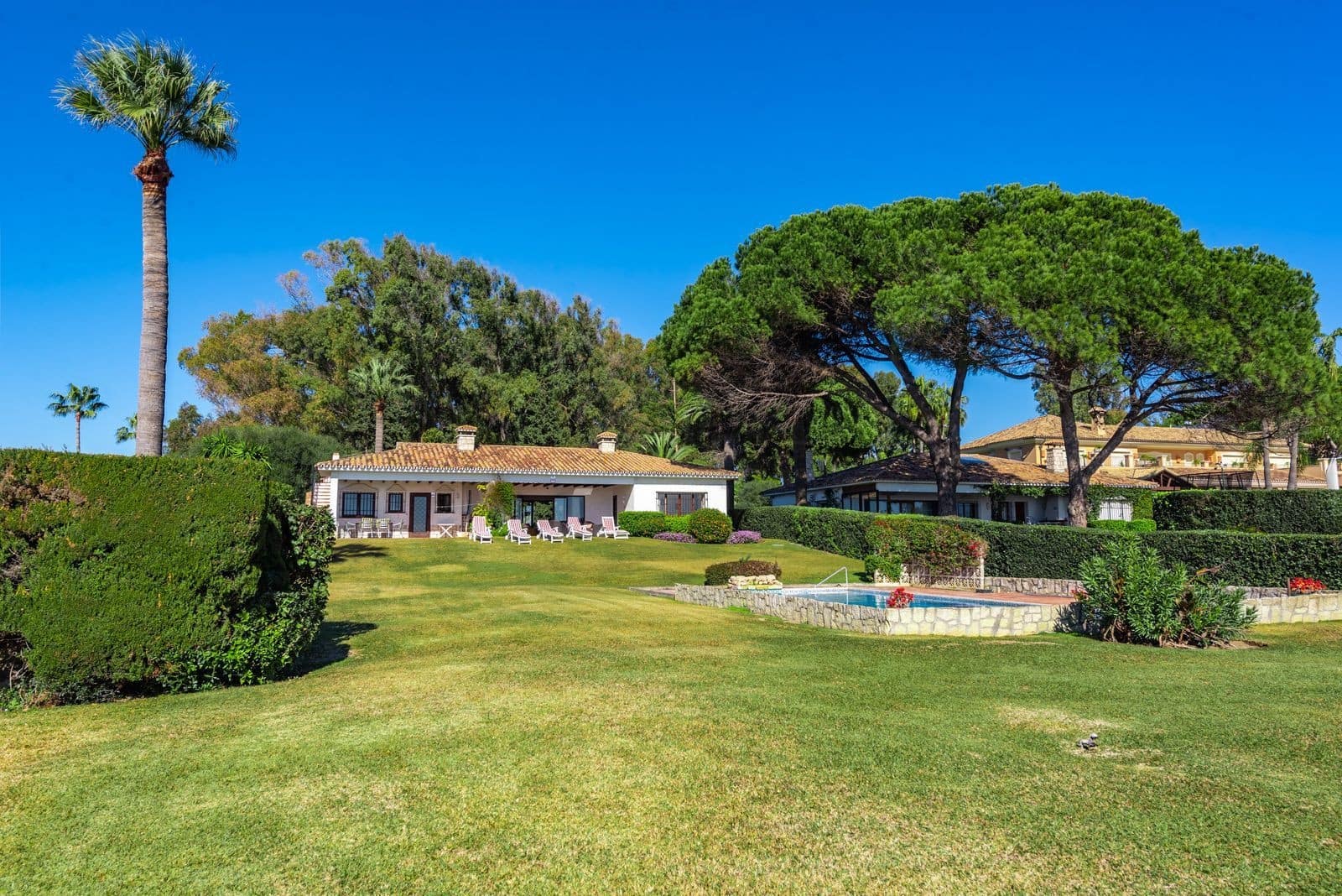 5 bedroom Villa for sale in Estepona with pool garage - € 3,500,000 (Ref: 8173989)