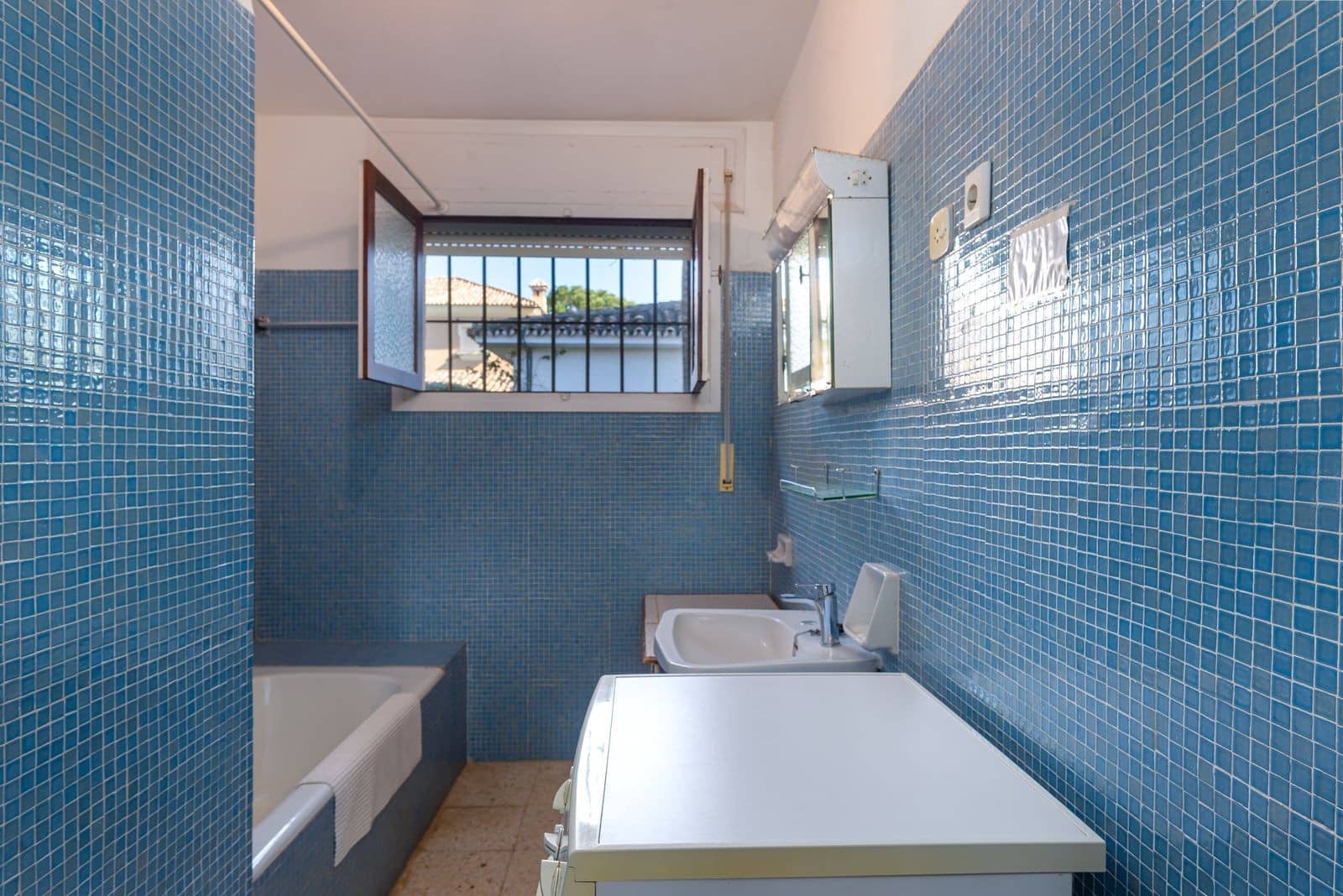 5 bedroom Villa for sale in Estepona with pool garage - € 3,500,000 (Ref: 8173989)