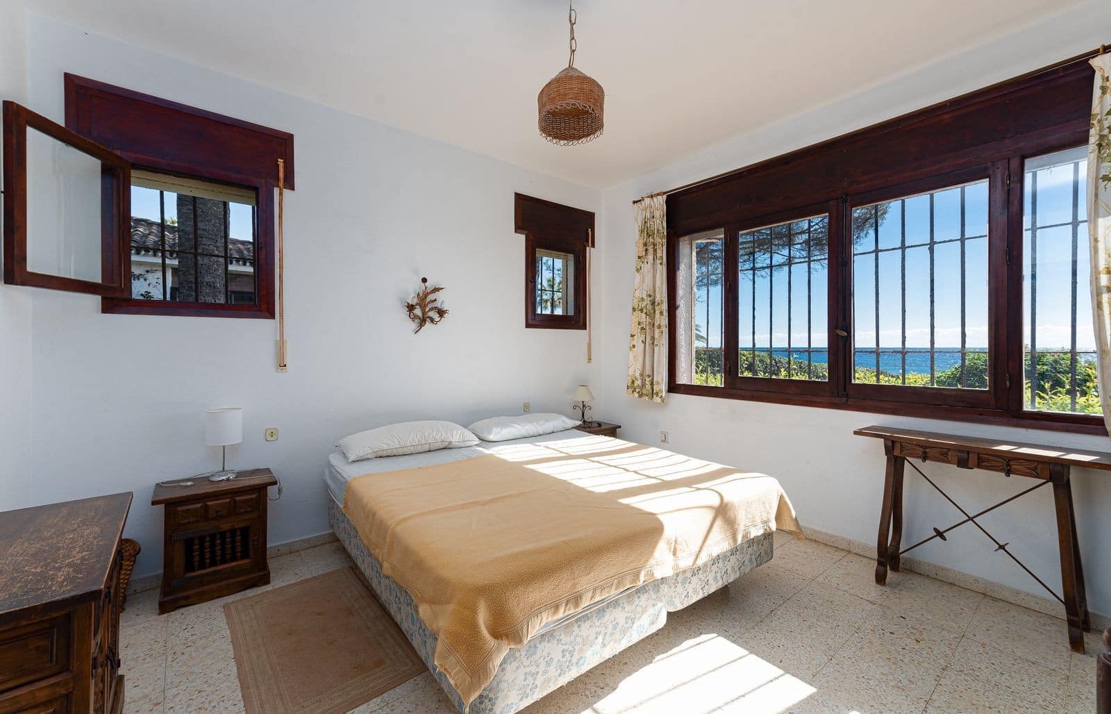 5 bedroom Villa for sale in Estepona with pool garage - € 3,500,000 (Ref: 8173989)