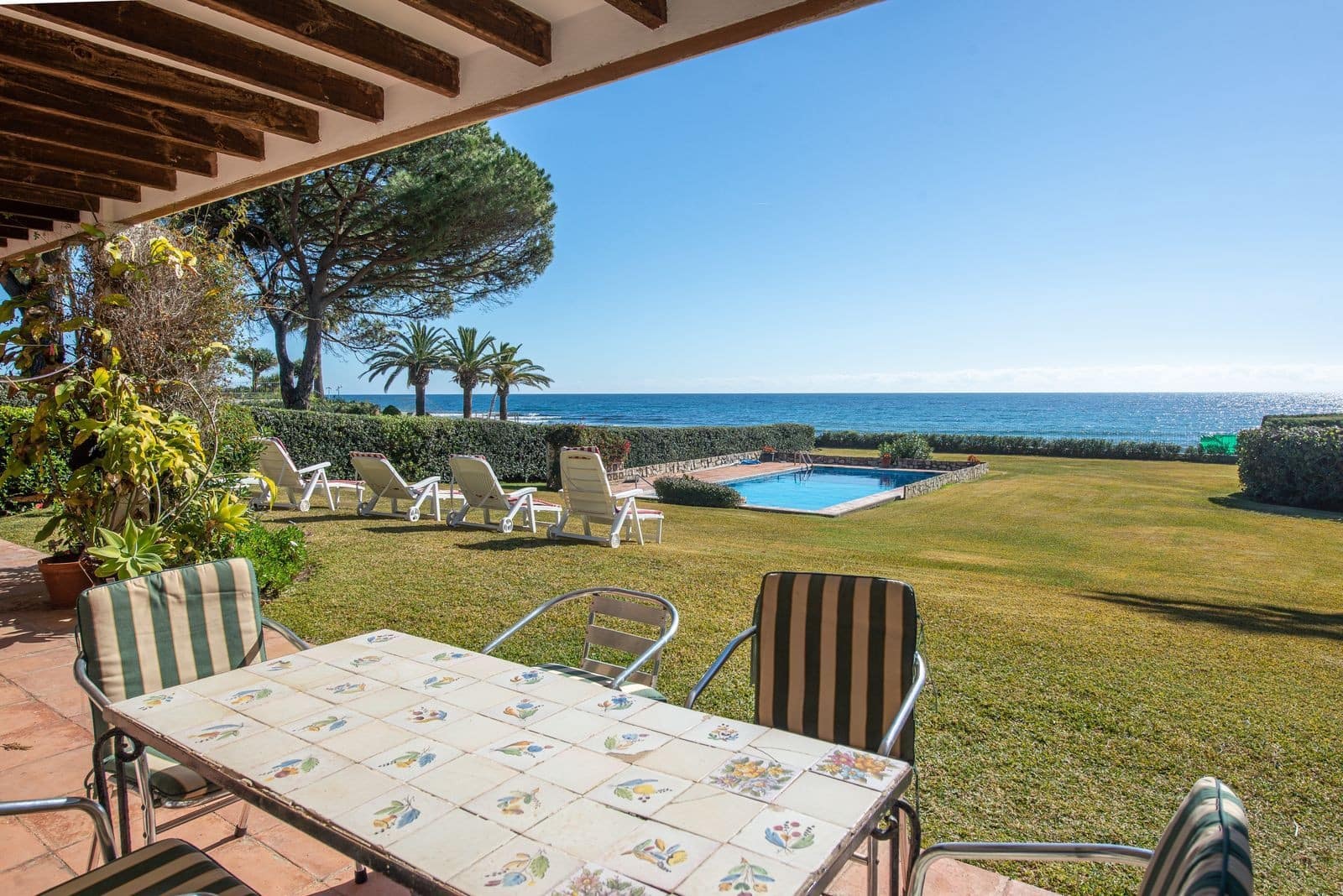 5 bedroom Villa for sale in Estepona with pool garage - € 3,500,000 (Ref: 8173989)