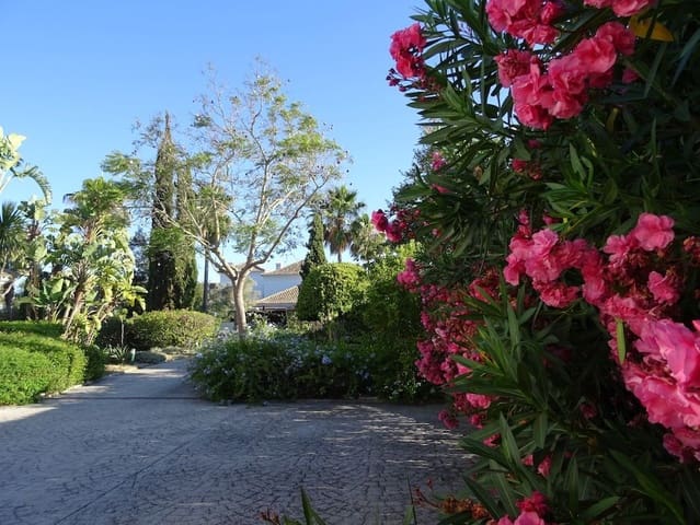 4 bedroom Villa for sale in Sotogrande Alto, San Roque with pool garage - € 1,700,000 (Ref: 8176605)