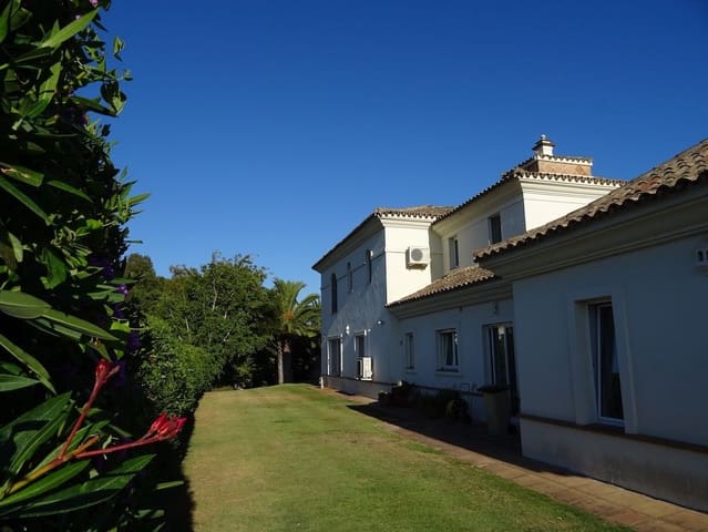 4 bedroom Villa for sale in Sotogrande Alto, San Roque with pool garage - € 1,700,000 (Ref: 8176605)