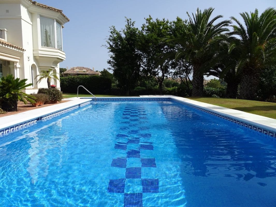 4 soveværelse Villa til salg i Sotogrande med swimmingpool garage - € 1.700.000 (Ref: 8176605)