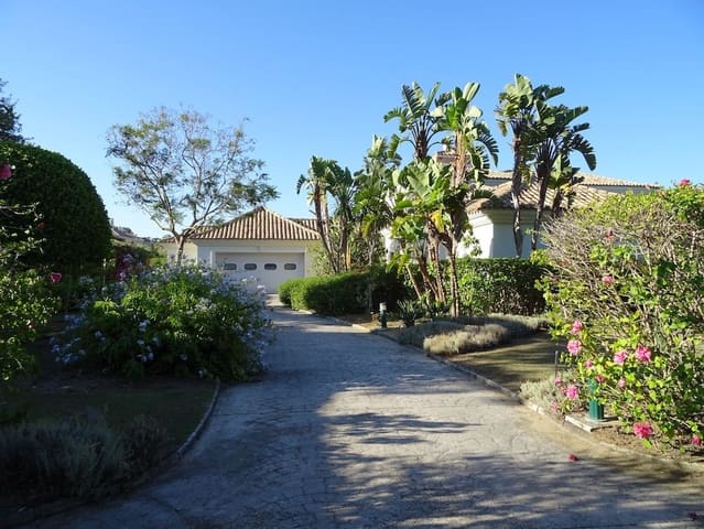 4 bedroom Villa for sale in Sotogrande Alto, San Roque with pool garage - € 1,700,000 (Ref: 8176605)