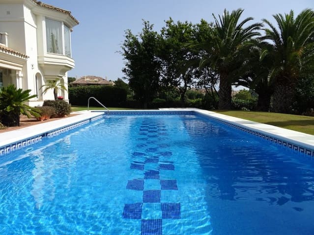 4 bedroom Villa for sale in Sotogrande Alto, San Roque with pool garage - € 1,700,000 (Ref: 8176605)