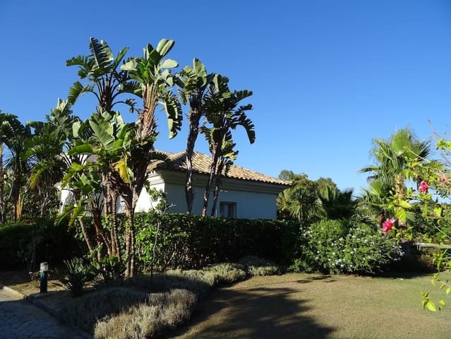 4 bedroom Villa for sale in Sotogrande Alto, San Roque with pool garage - € 1,700,000 (Ref: 8176605)