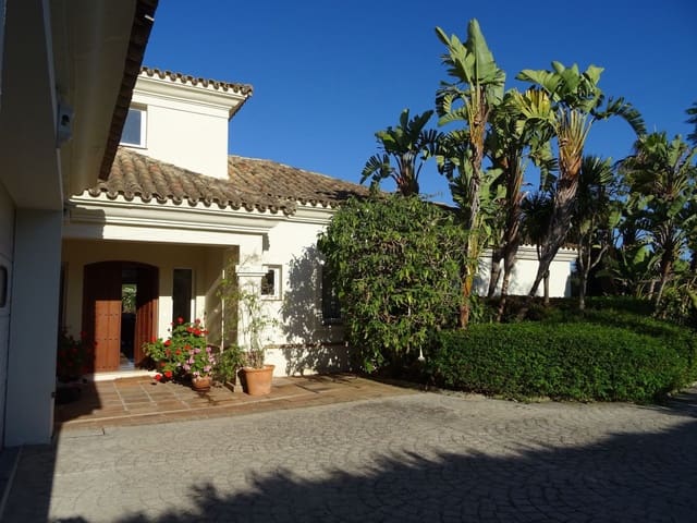 4 bedroom Villa for sale in Sotogrande Alto, San Roque with pool garage - € 1,700,000 (Ref: 8176605)