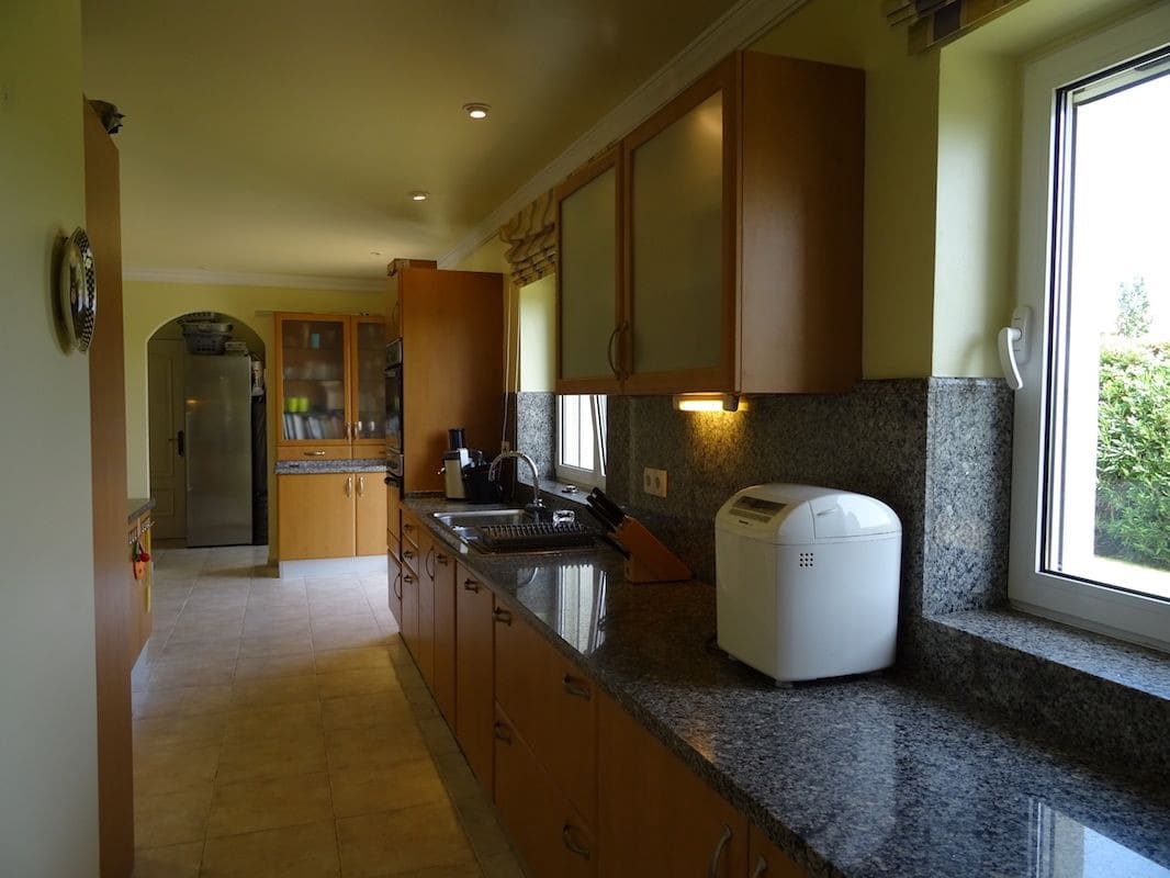 4 soveværelse Villa til salg i Sotogrande med swimmingpool garage - € 1.700.000 (Ref: 8176605)