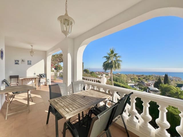 4 bedroom Villa for sale in Benalmádena with pool - € 990,000 (Ref: 8197312)