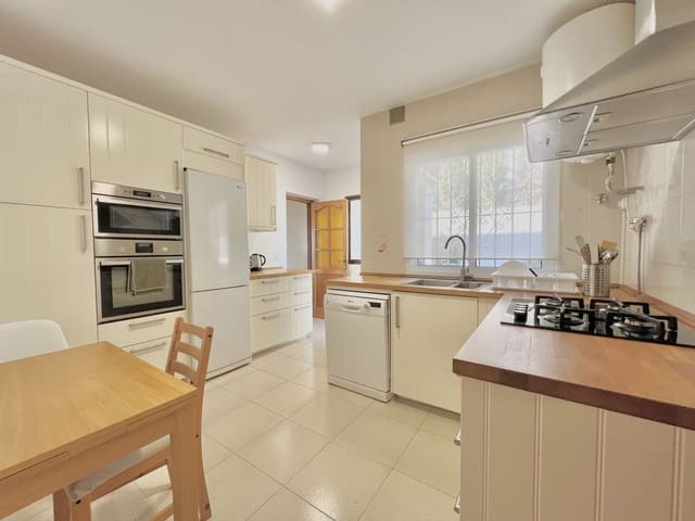 4 bedroom Villa for sale in Benalmádena with pool - € 990,000 (Ref: 8197312)