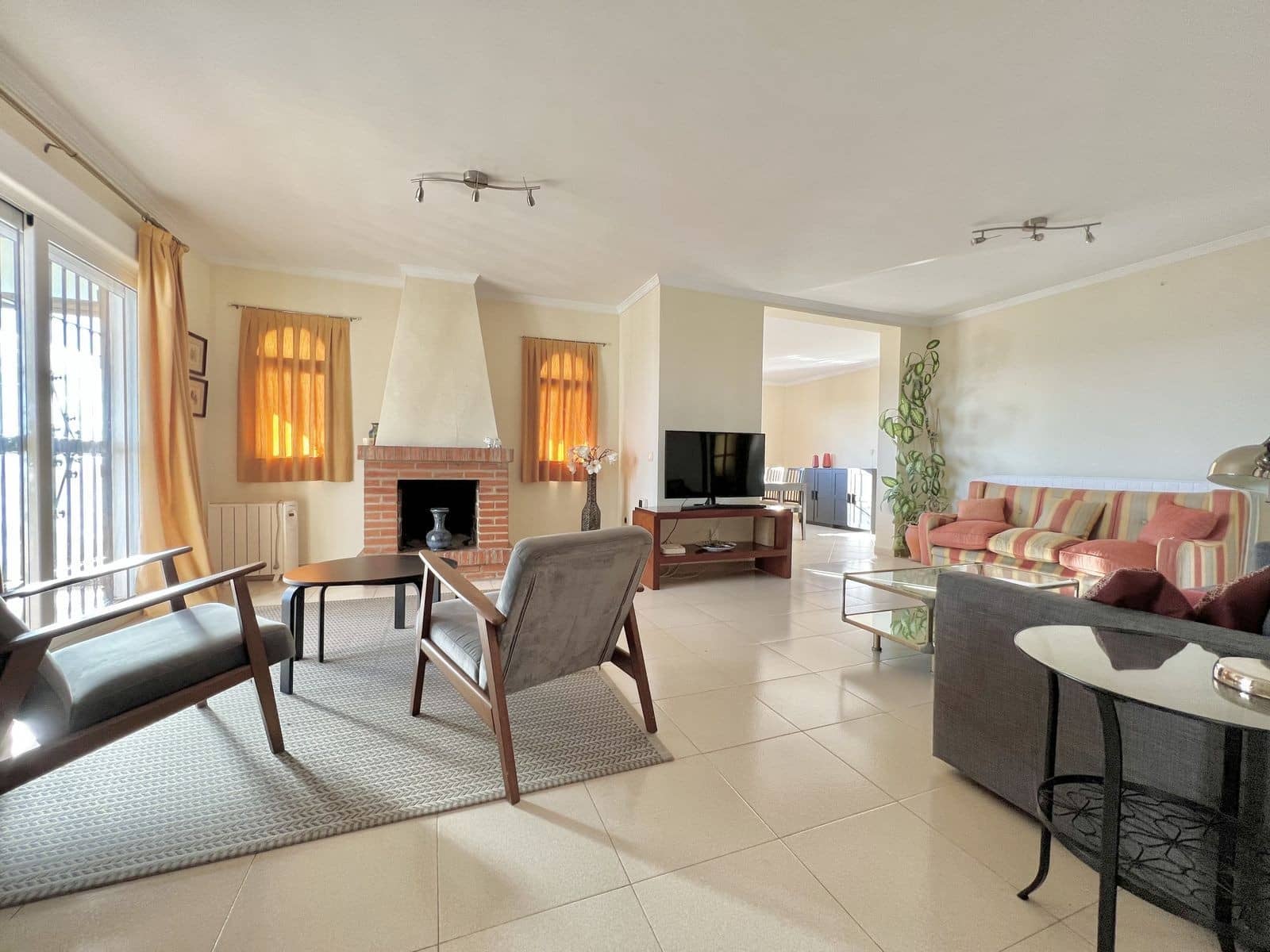 4 bedroom Villa for sale in Benalmadena with pool - € 990,000 (Ref: 8197312)