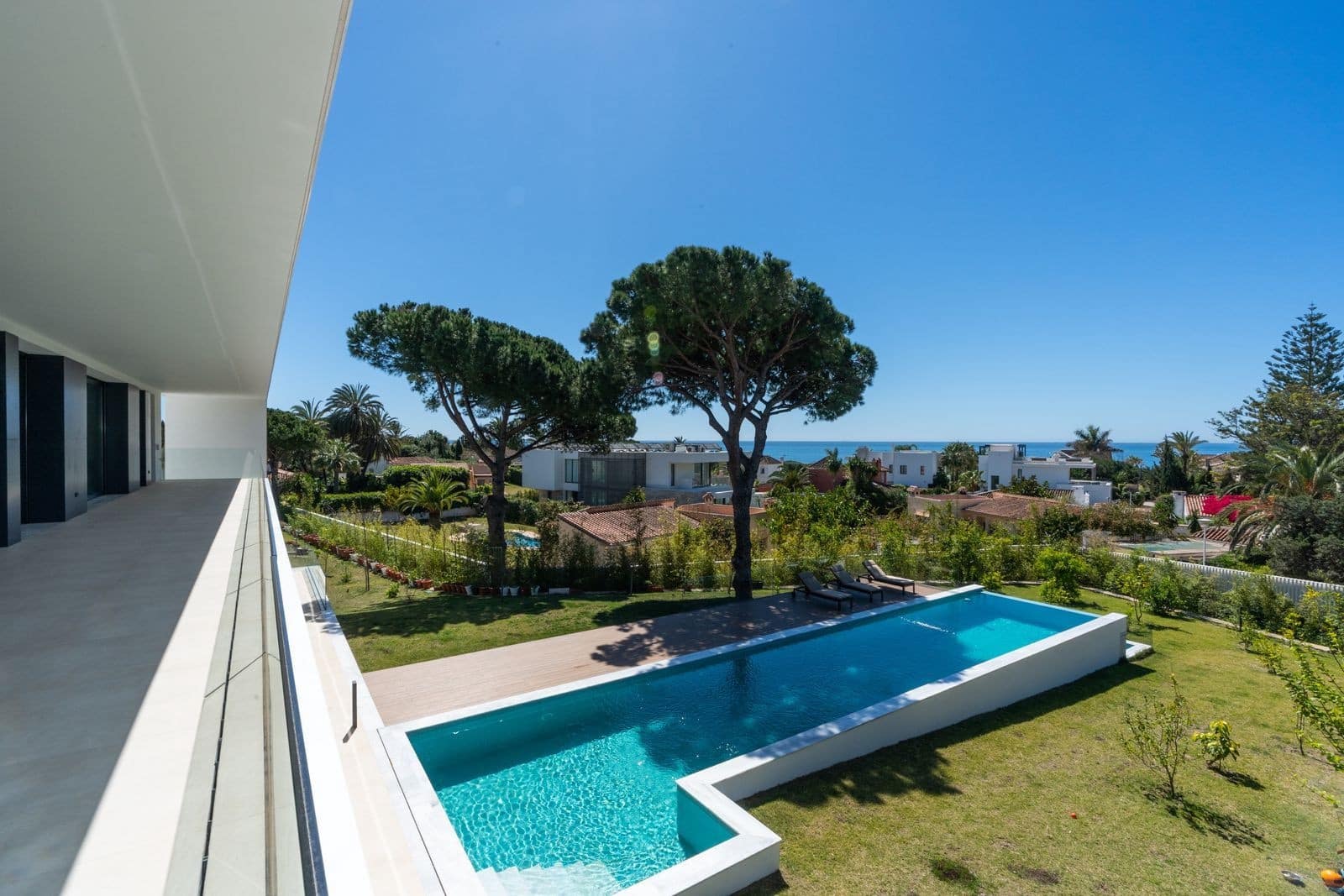 6 bedroom Villa for sale in Marbella with pool garage - € 4,775,000 (Ref: 8233188)