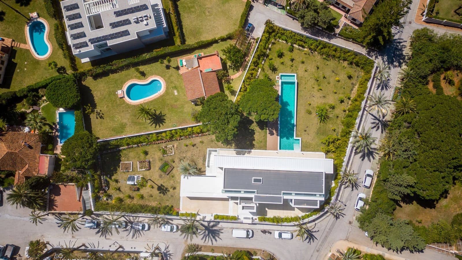 6 bedroom Villa for sale in Marbella with pool garage - € 4,775,000 (Ref: 8233188)