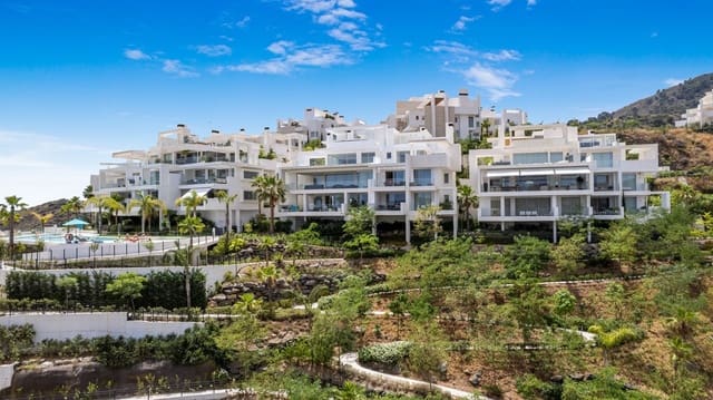 Ático de 3 habitaciones en Marbella en venta con piscina garaje - 1.595.000 € (Ref: 8256055)