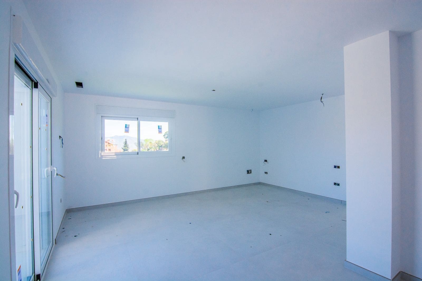 4 bedroom Villa for sale in Marbella with pool garage - € 2,195,000 (Ref: 8270573)