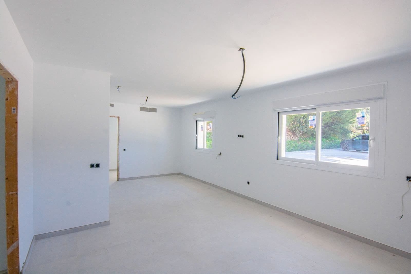 4 bedroom Villa for sale in Marbella with pool garage - € 2,195,000 (Ref: 8270573)