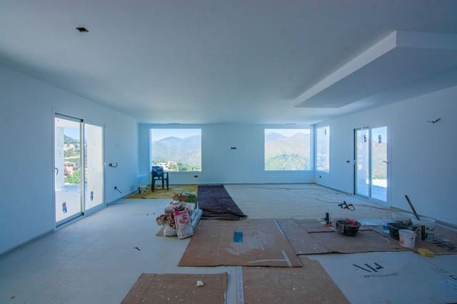 4 makuuhuone Huvila myytävänä paikassa Marbella mukana uima-altaan 
autotalli - 2 195 000 € (Ref: 8270573)