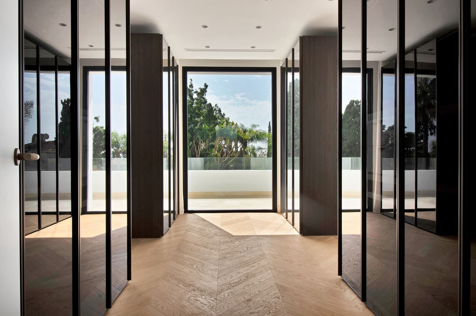 5 bedroom Villa for sale in Golden Mile with pool garage - € 6,400,000 (Ref: 8284649)