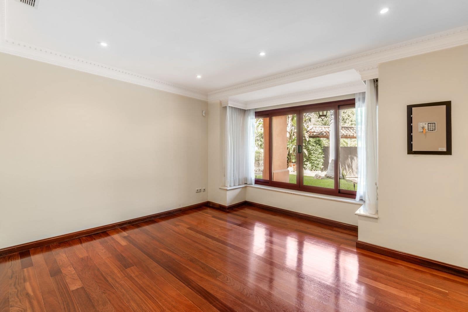 5 bedroom Villa for sale in Golden Mile with pool garage - € 4,500,000 (Ref: 8295578)