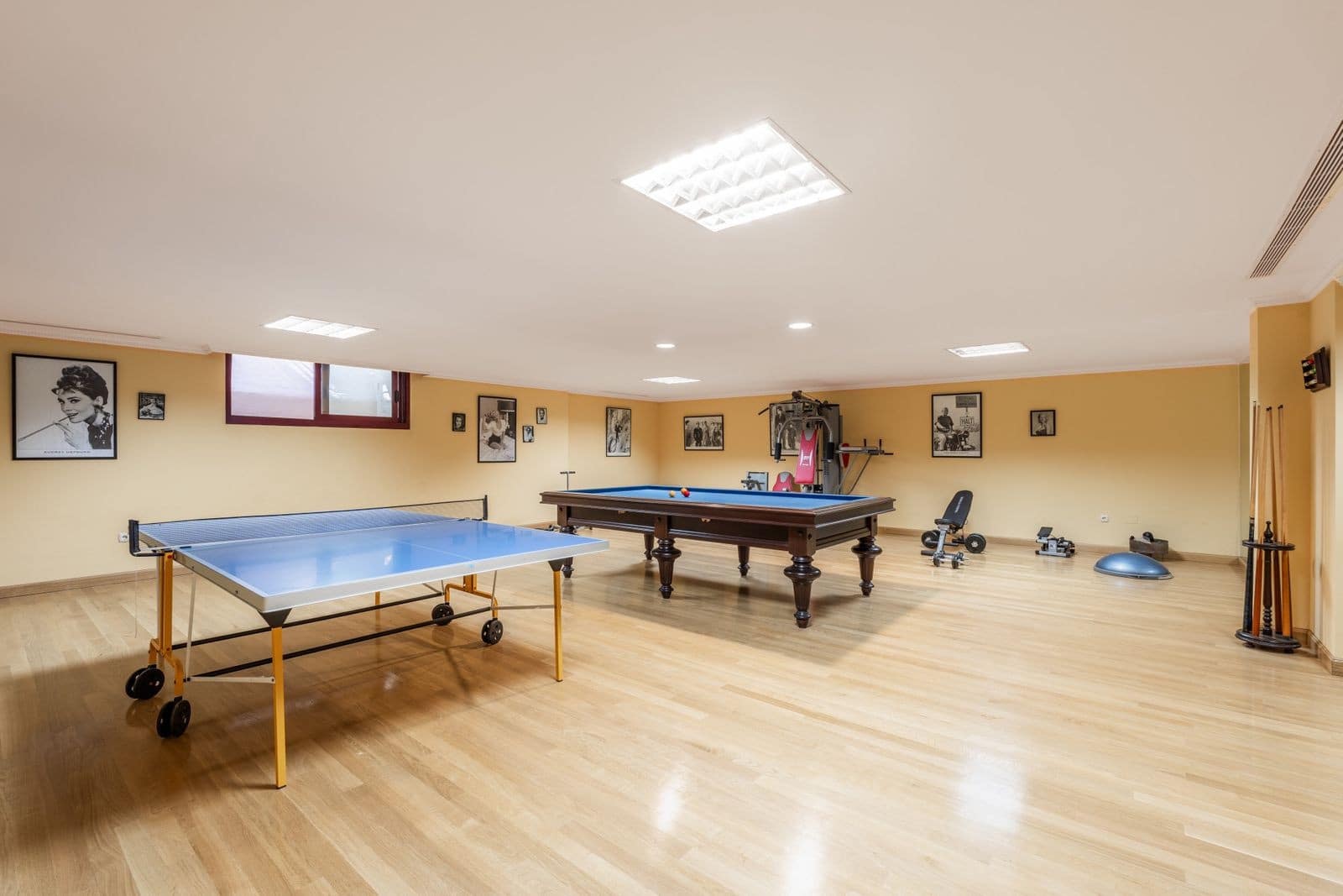 5 bedroom Villa for sale in Golden Mile with pool garage - € 4,500,000 (Ref: 8295578)