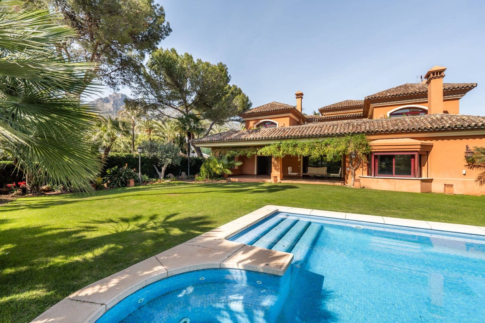 5 bedroom Villa for sale in Golden Mile with pool garage - € 4,500,000 (Ref: 8295578)