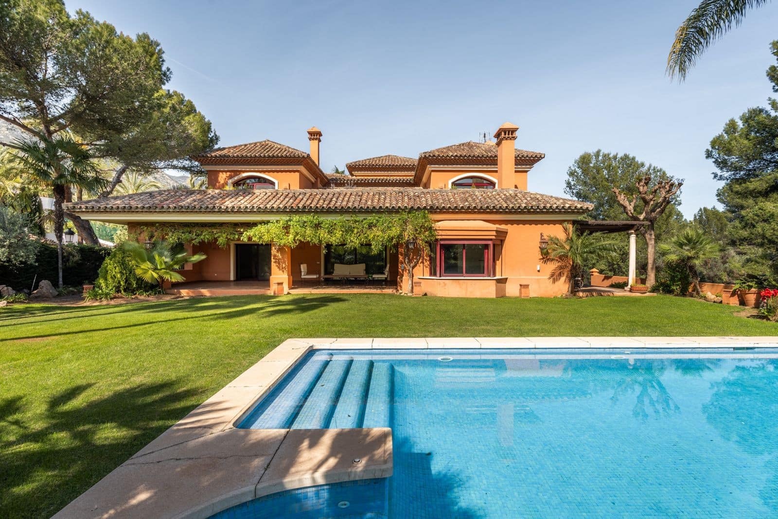 5 bedroom Villa for sale in Golden Mile with pool garage - € 4,500,000 (Ref: 8295578)