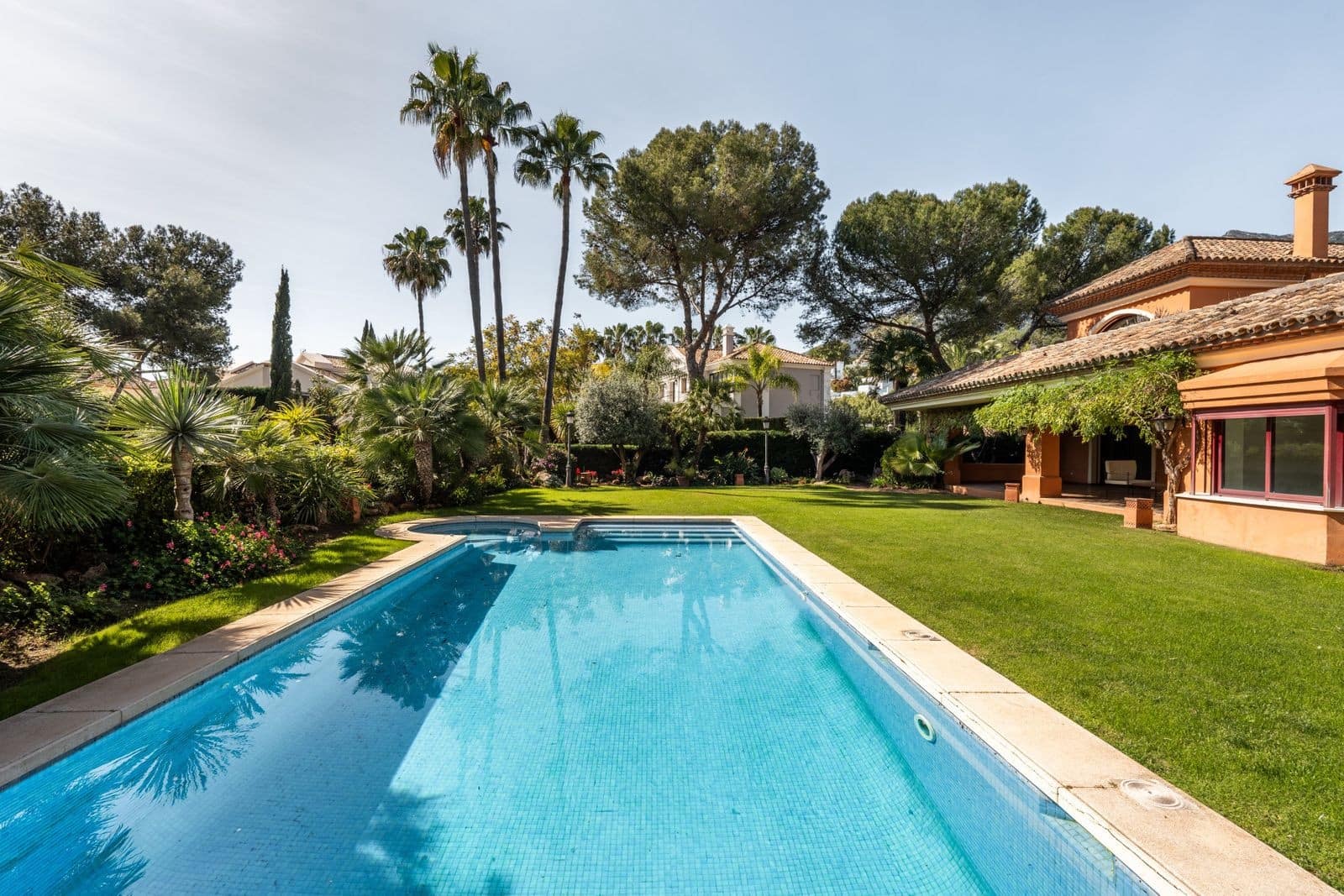 5 bedroom Villa for sale in Golden Mile with pool garage - € 4,500,000 (Ref: 8295578)